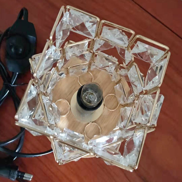 Himalayan crystal salt lamp by Alunorix